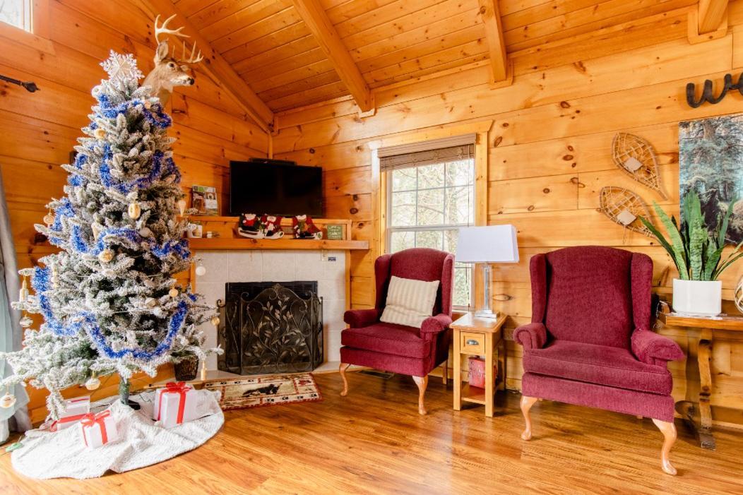 Cozy Cabin W/hot Tub & Wifi In * Gatlinburg