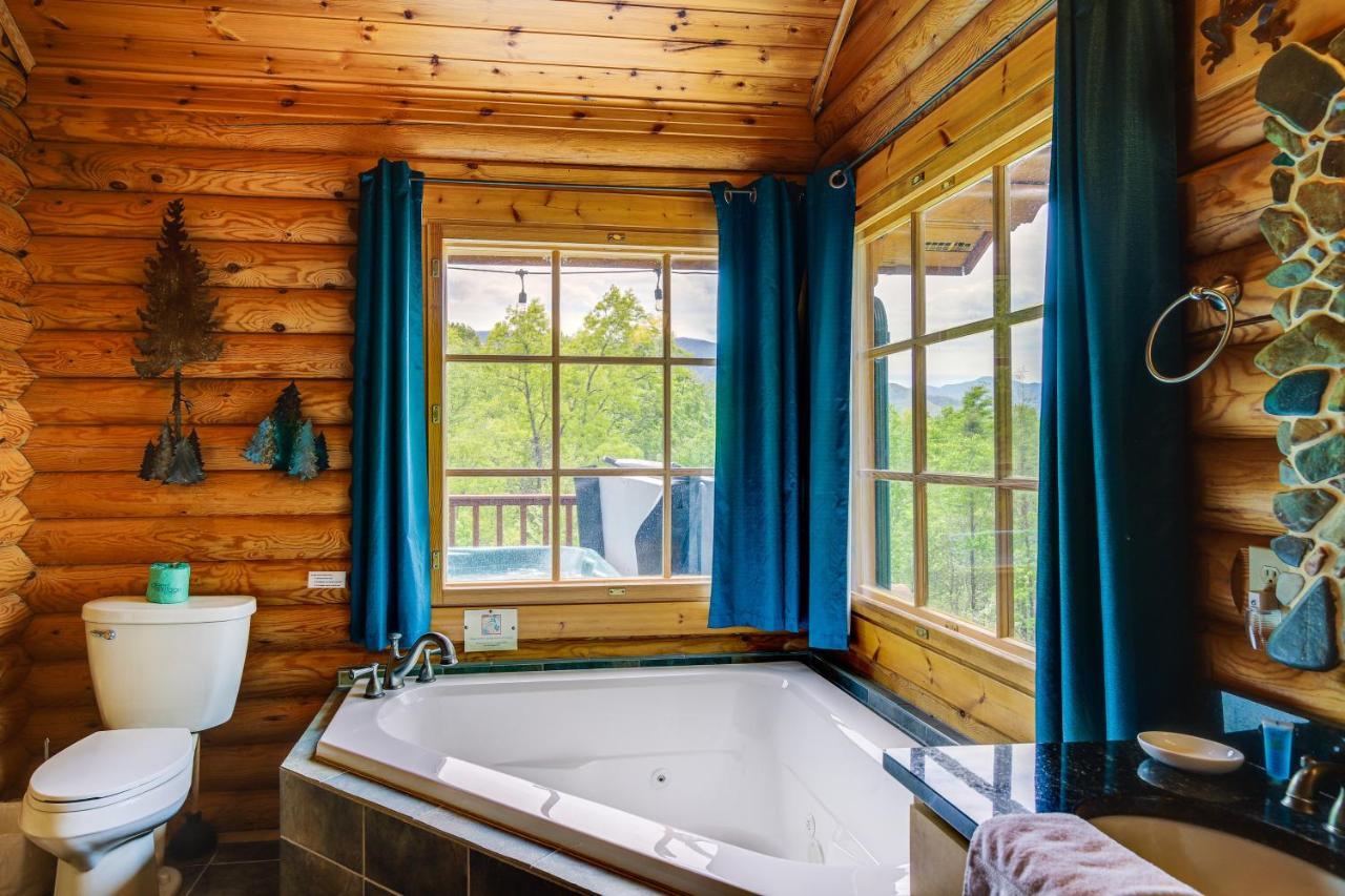 Quiet With Lookout Decks And Hot Tub! Holiday home
