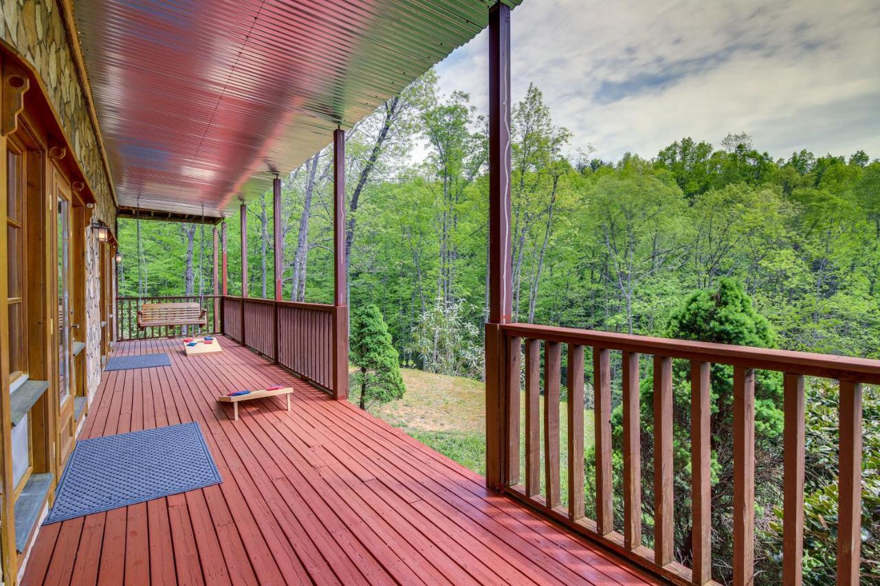 Quiet With Lookout Decks And Hot Tub! Holiday home Gatlinburg