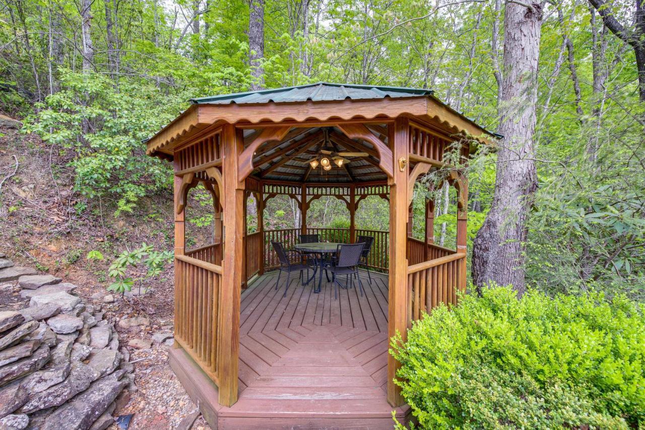 Quiet With Lookout Decks And Hot Tub! Holiday home