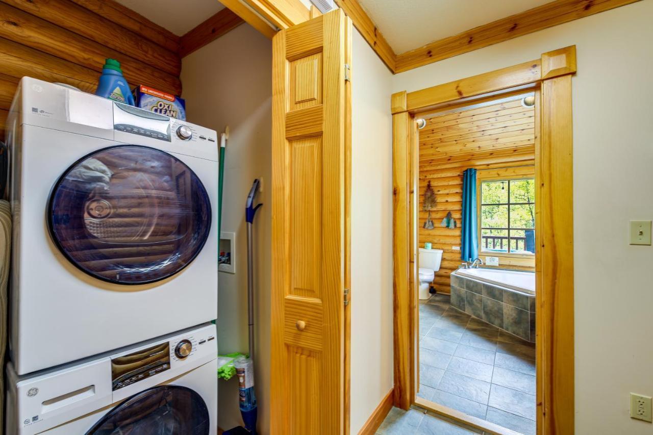 Quiet With Lookout Decks And Hot Tub! Gatlinburg