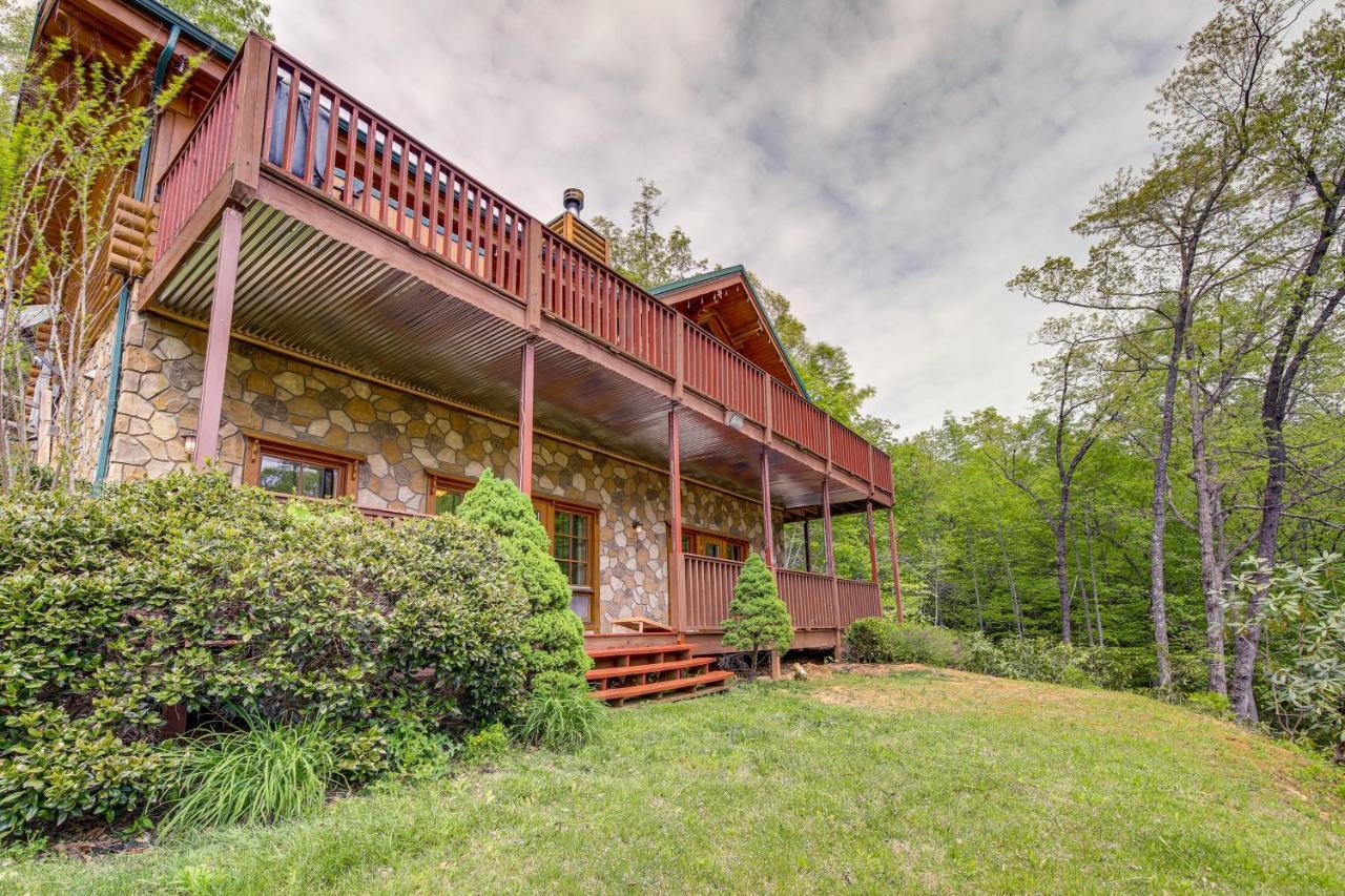 Holiday home Quiet With Lookout Decks And Hot Tub! *