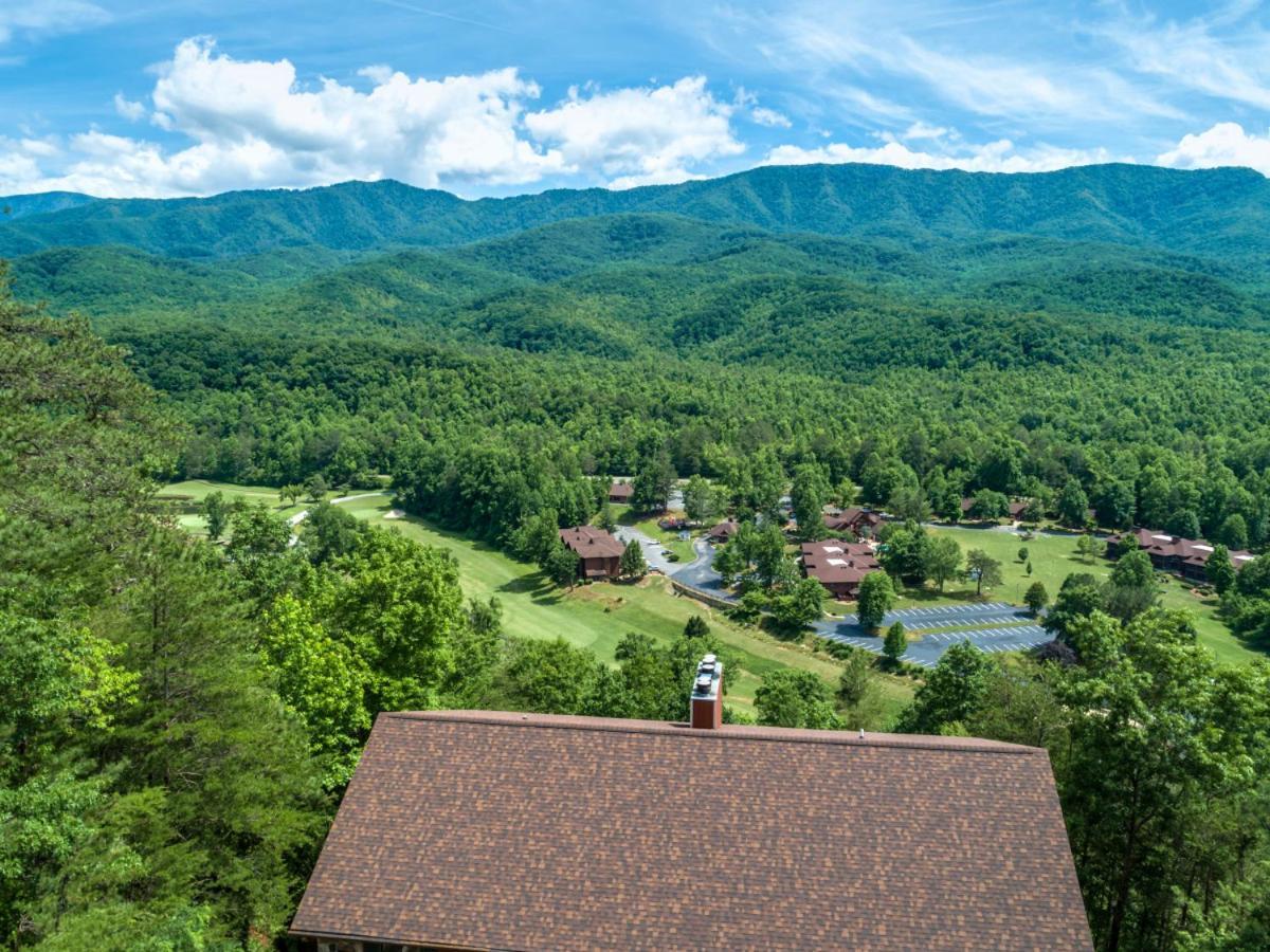 Serene Escape View Games Community Pools Holiday home Gatlinburg