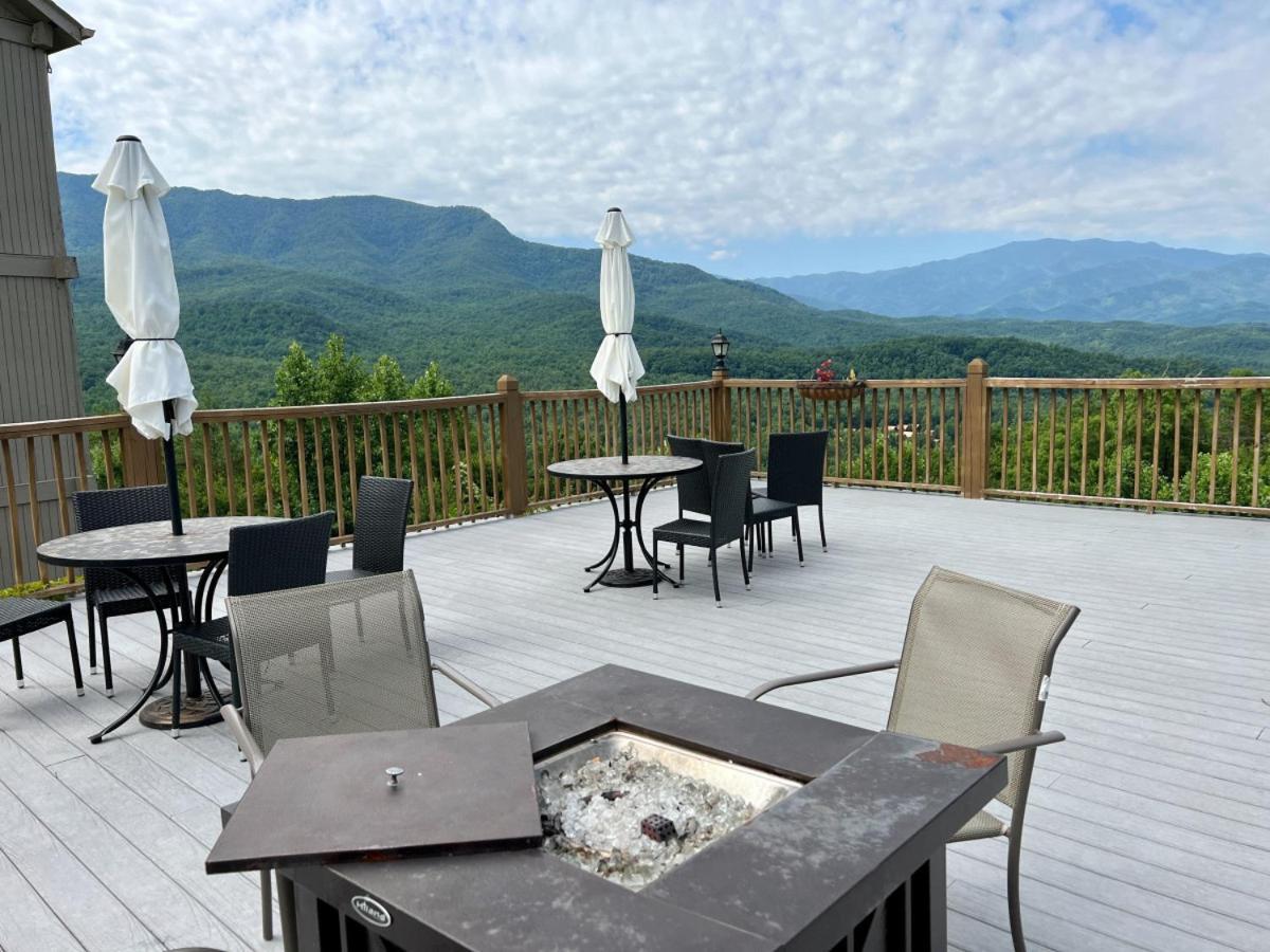 Serene Escape View Games Community Pools Holiday home Gatlinburg