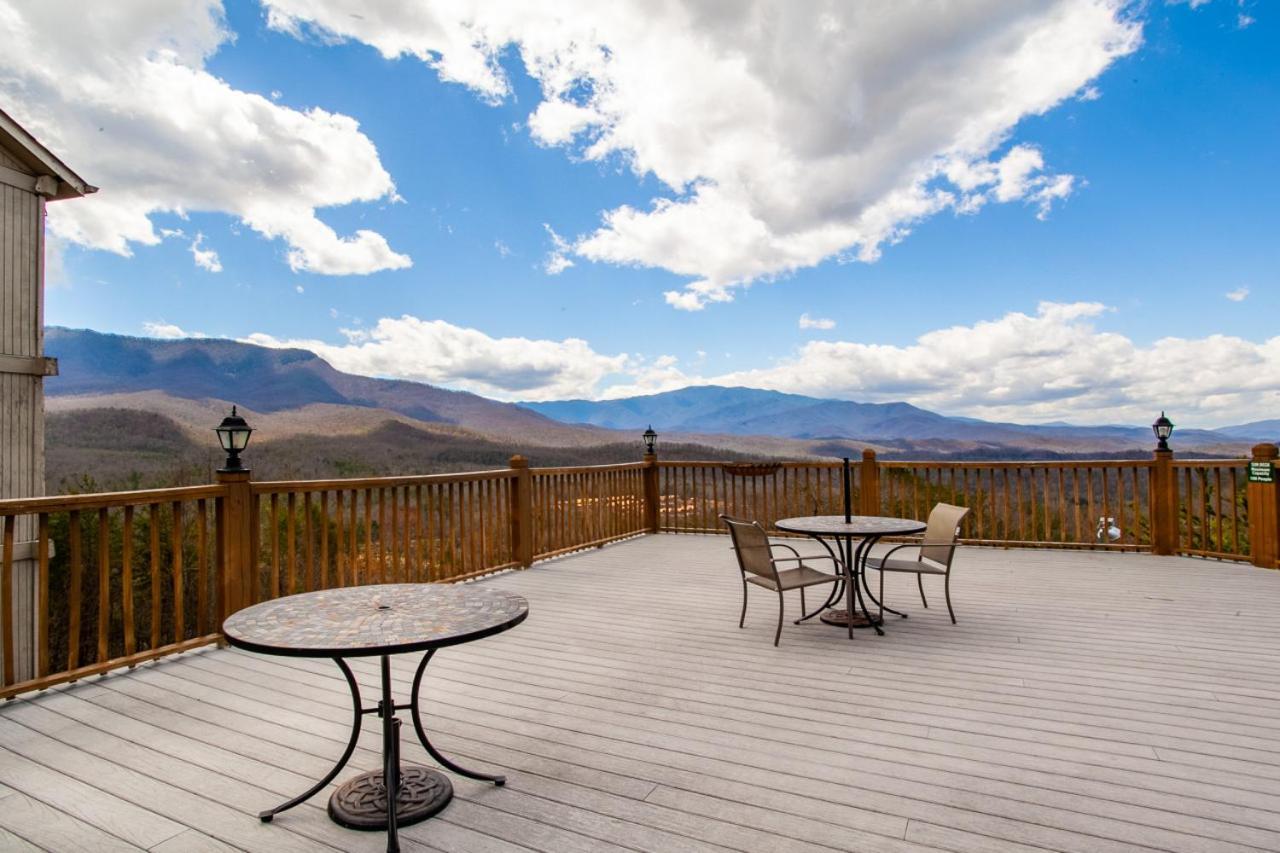 Serene Escape View Games Community Pools Holiday home *