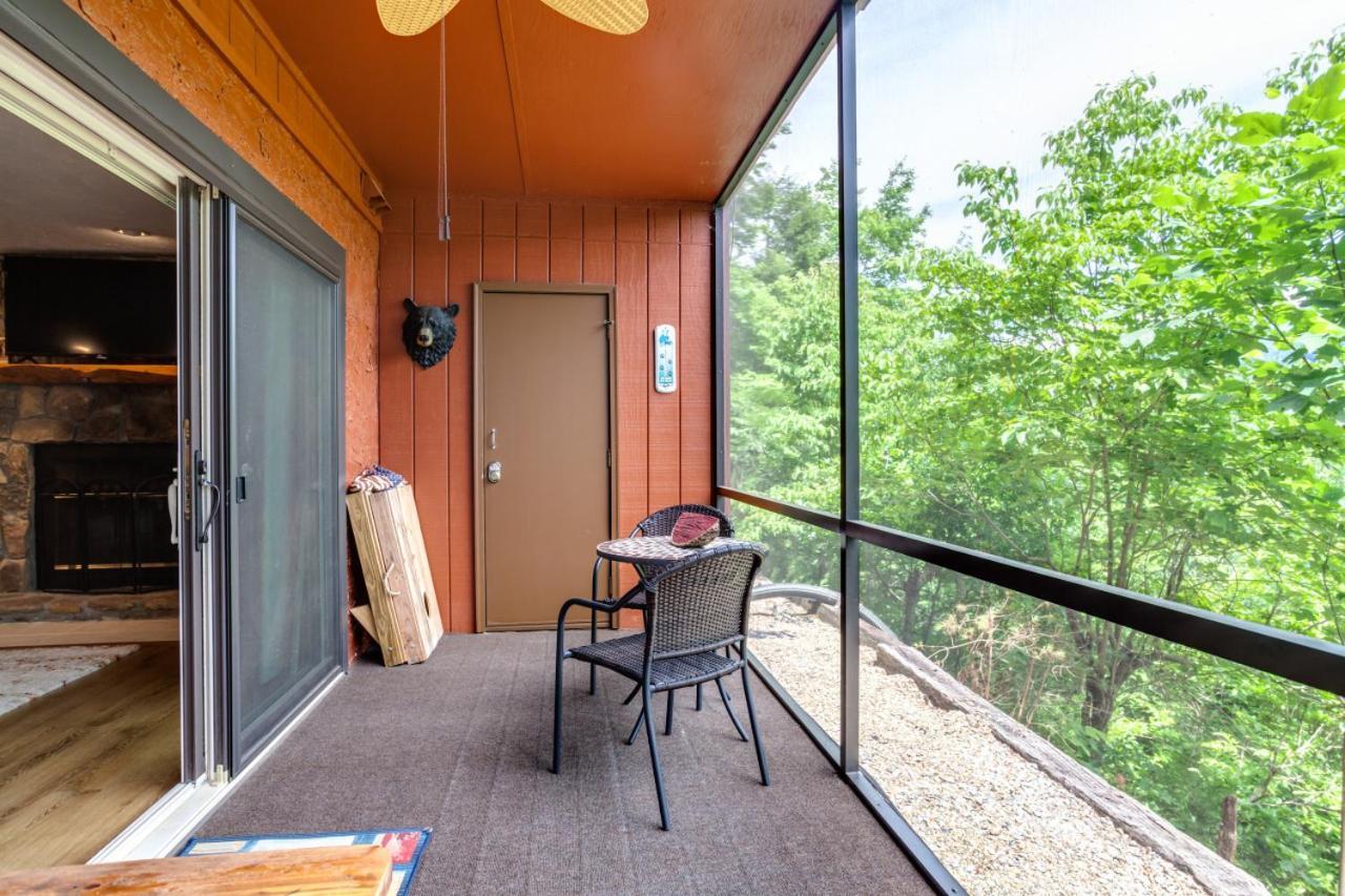 Serene Escape View Games Community Pools * Gatlinburg