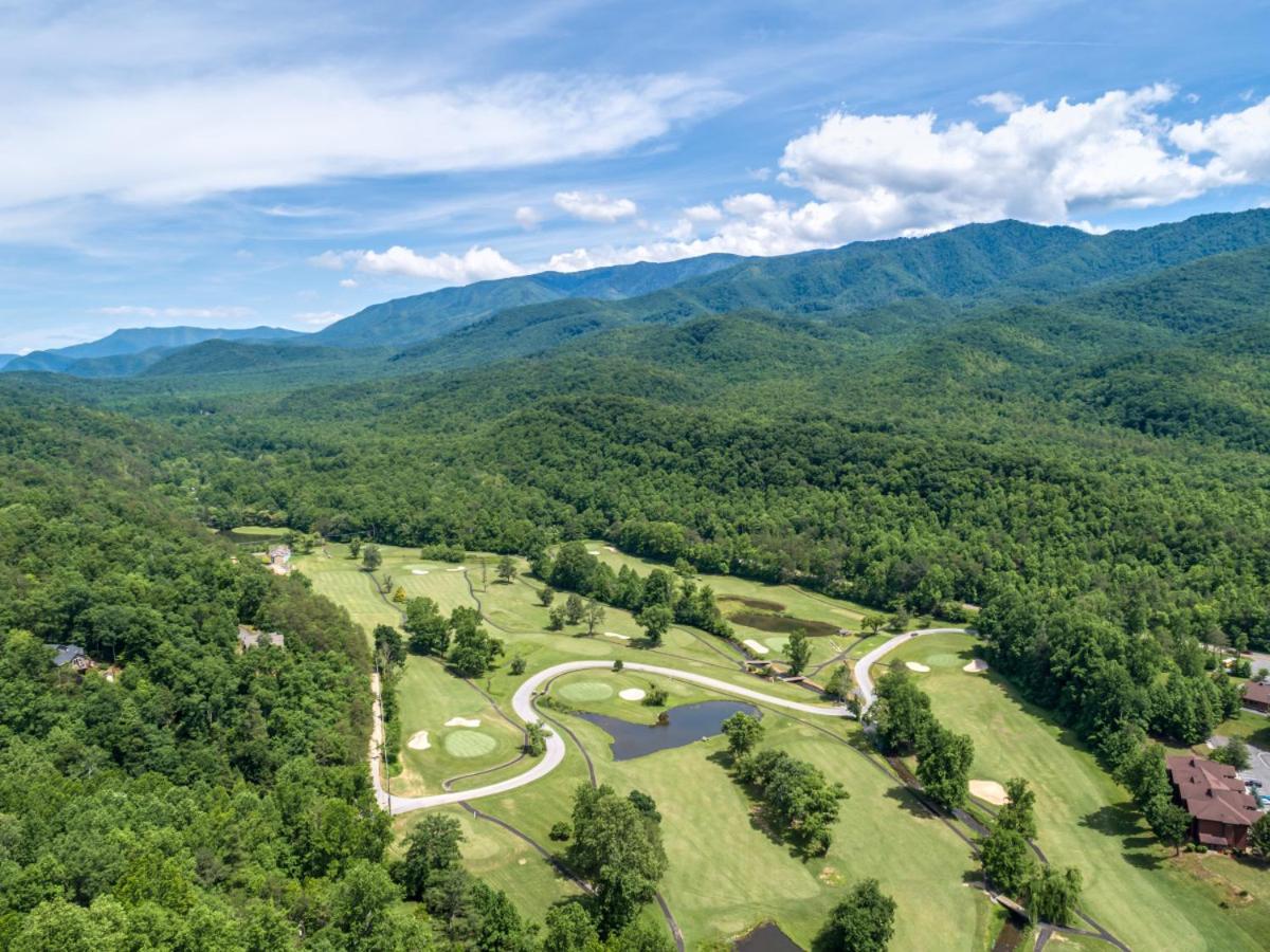 Serene Escape View Games Community Pools * Gatlinburg