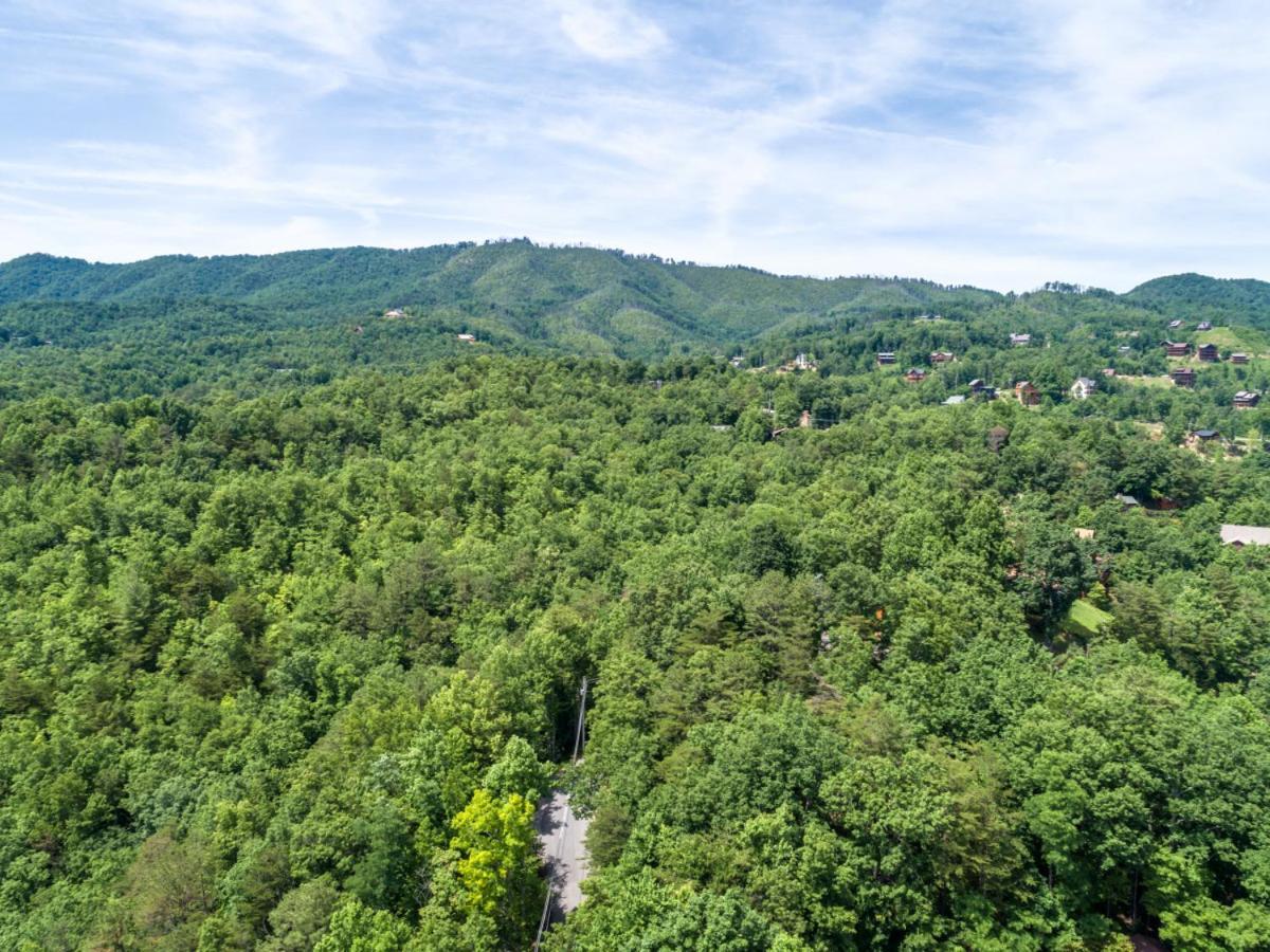 Serene Escape View Games Community Pools Gatlinburg