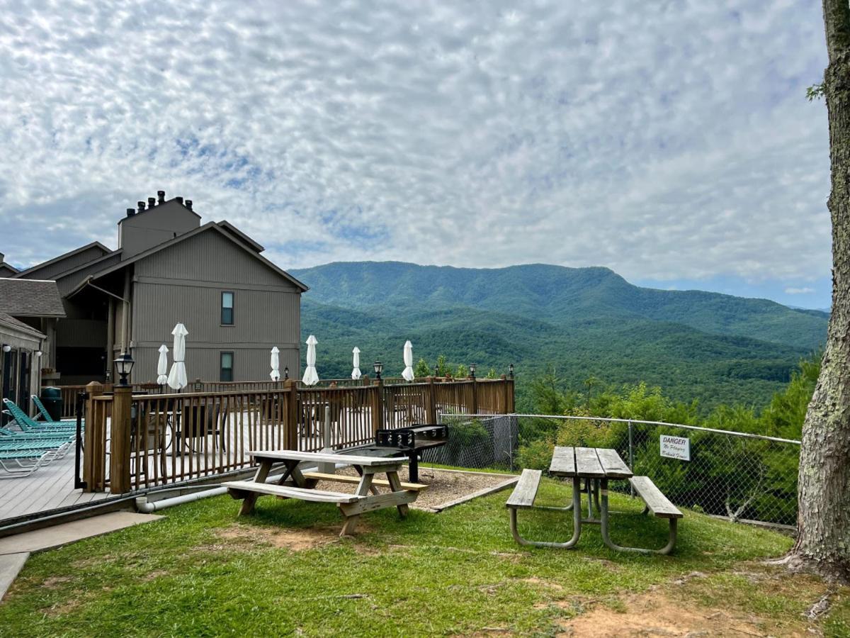 Serene Escape View Games Community Pools * Gatlinburg