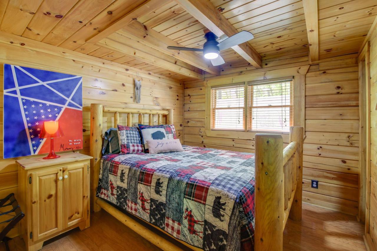 Holiday home Family Cabin With Private Hot Tub And Deck! Gatlinburg