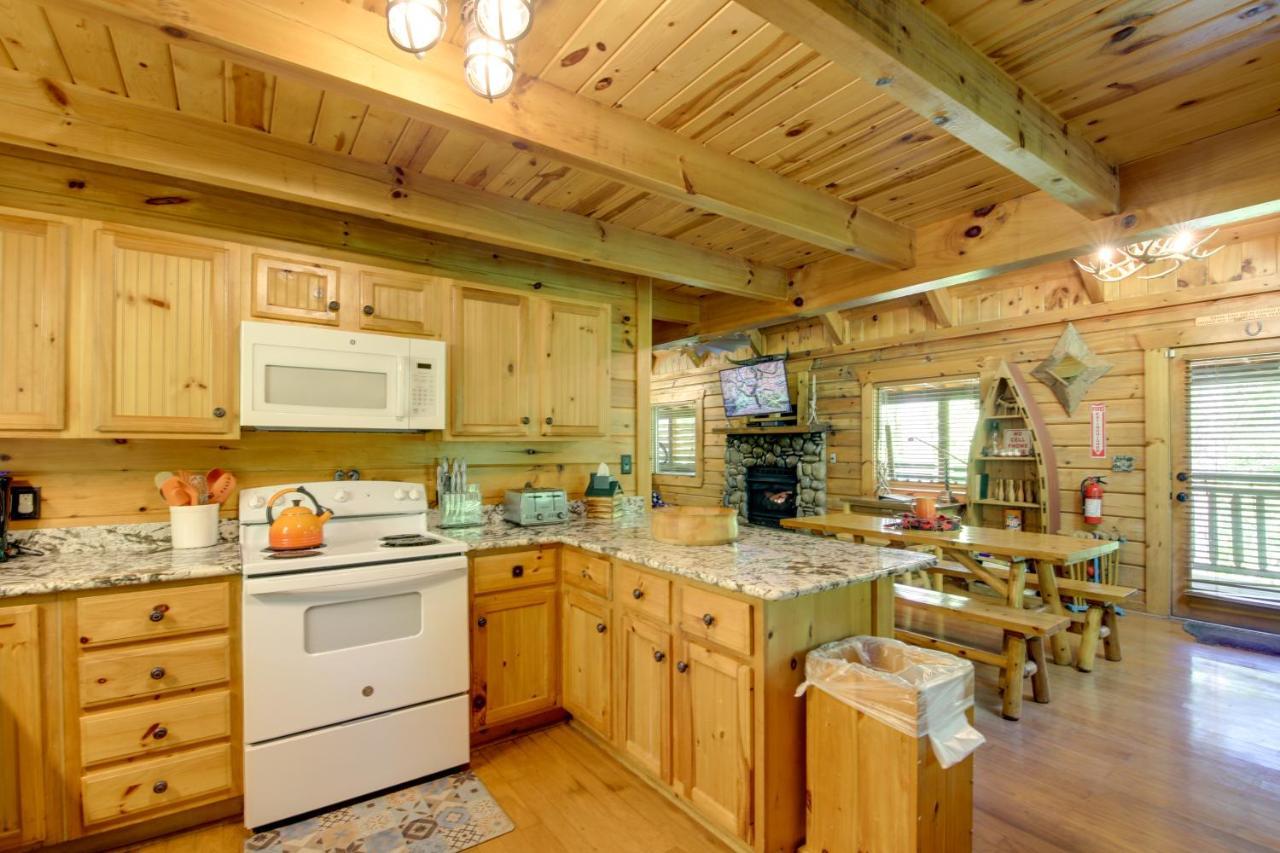 Family Cabin With Private Hot Tub And Deck! * Gatlinburg
