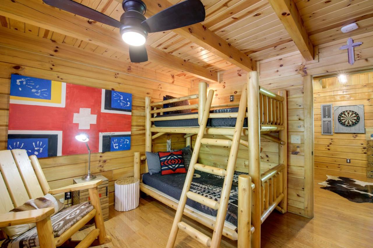 Holiday home Family Cabin With Private Hot Tub And Deck! *