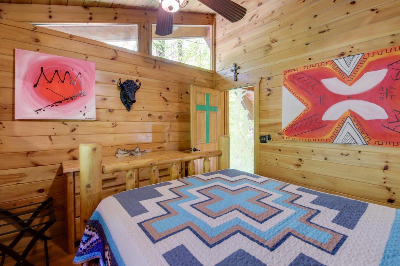 Family Cabin With Private Hot Tub And Deck! Holiday home *