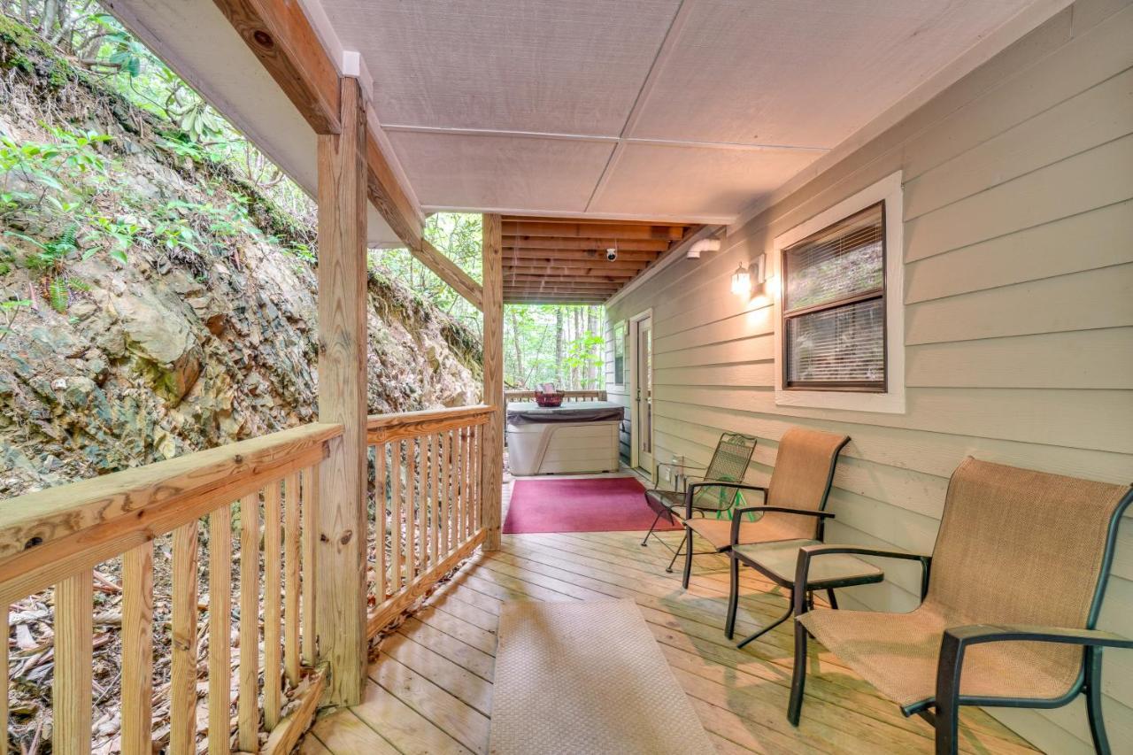 Vacation Balcony With Hot Tub! *