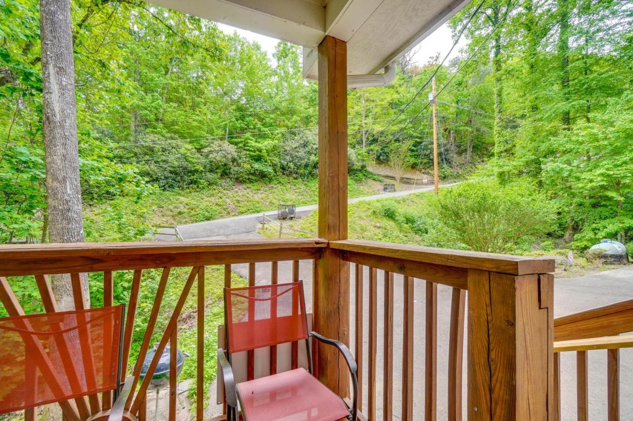 Vacation Balcony With Hot Tub! Holiday home Gatlinburg