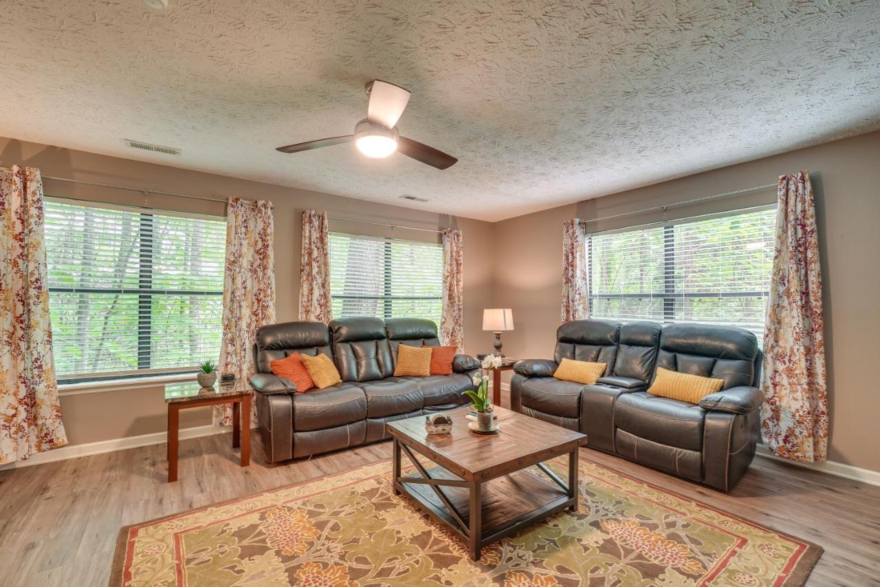 Vacation Balcony With Hot Tub! Holiday home Gatlinburg