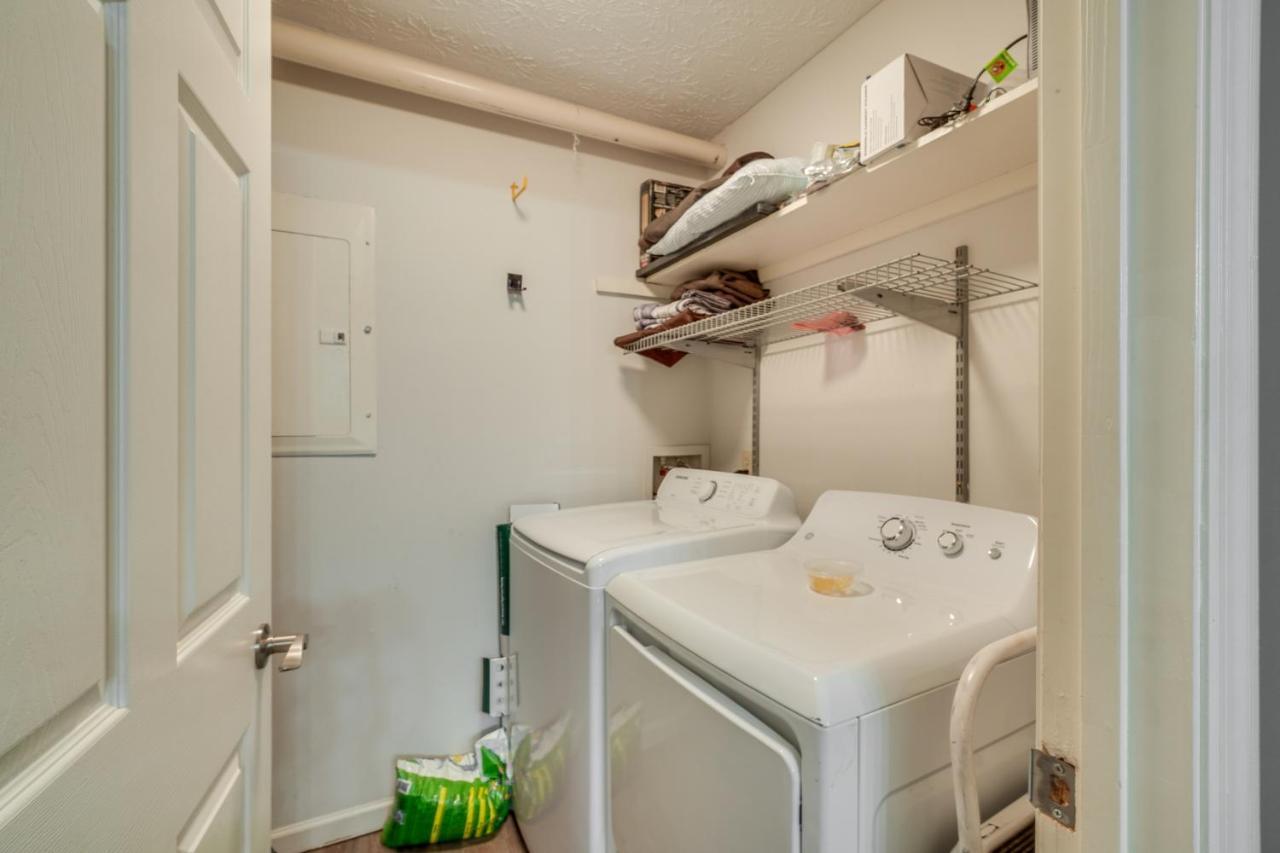 Vacation Balcony With Hot Tub! Holiday home Gatlinburg