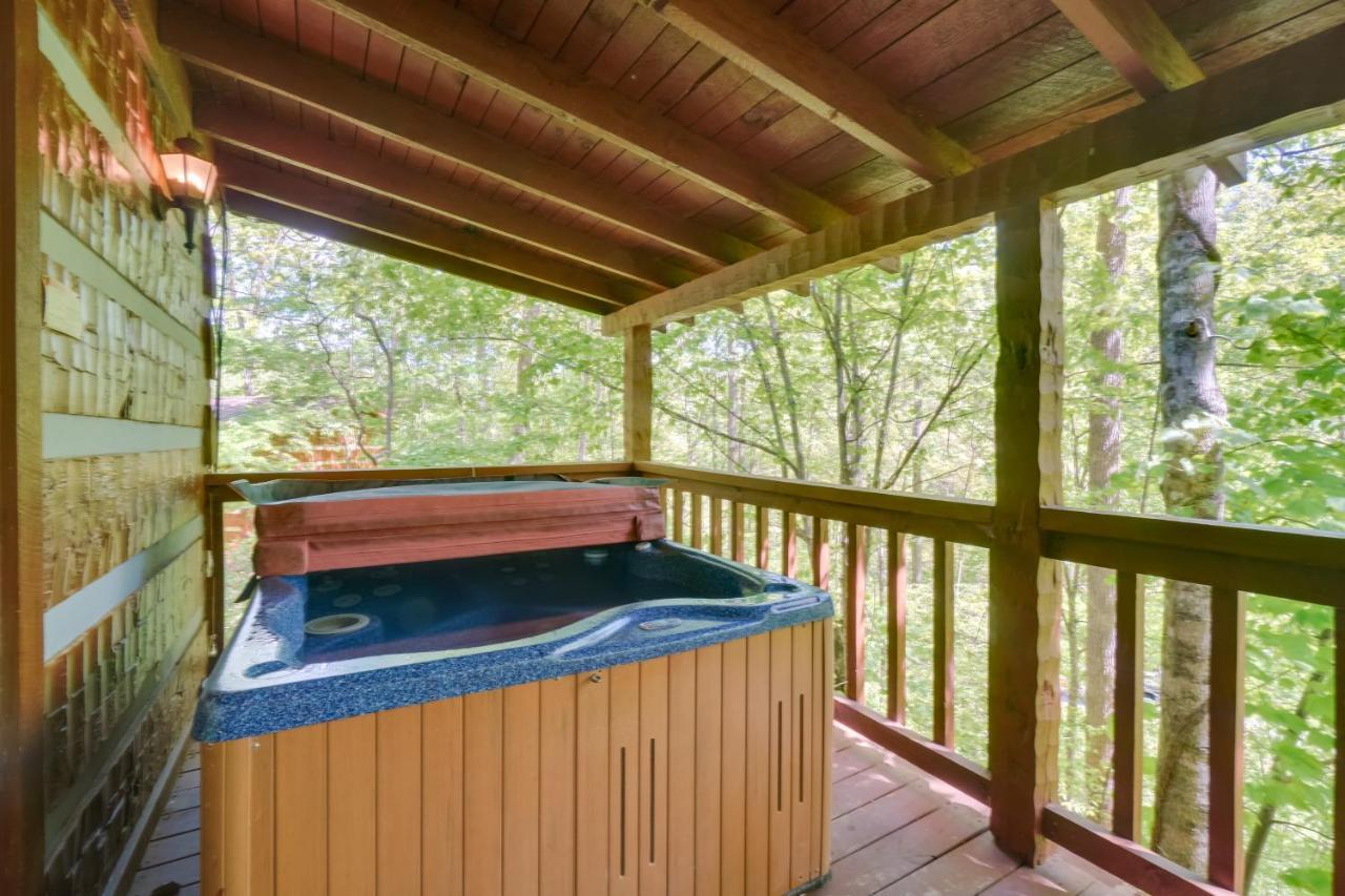 With Hot Tub About 6 Mi To Downtown! Holiday home *