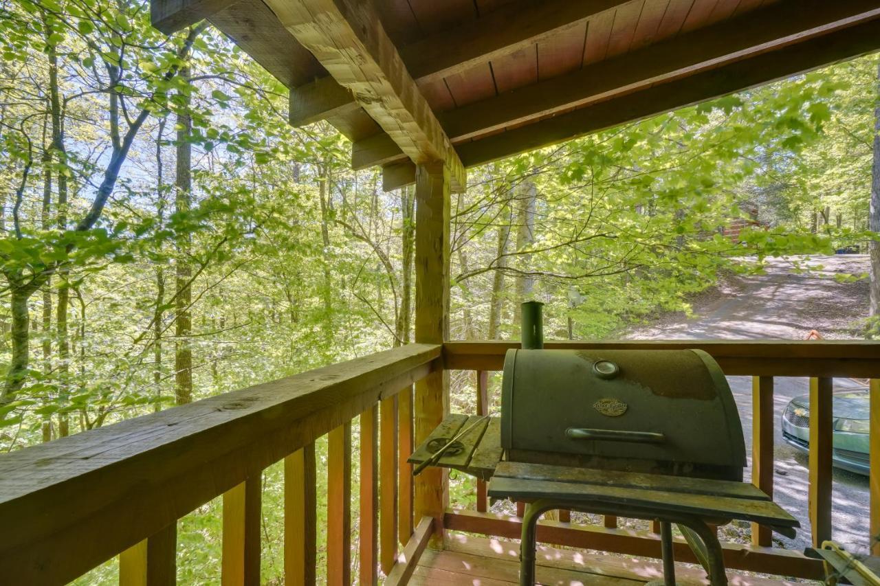 With Hot Tub About 6 Mi To Downtown! Holiday home