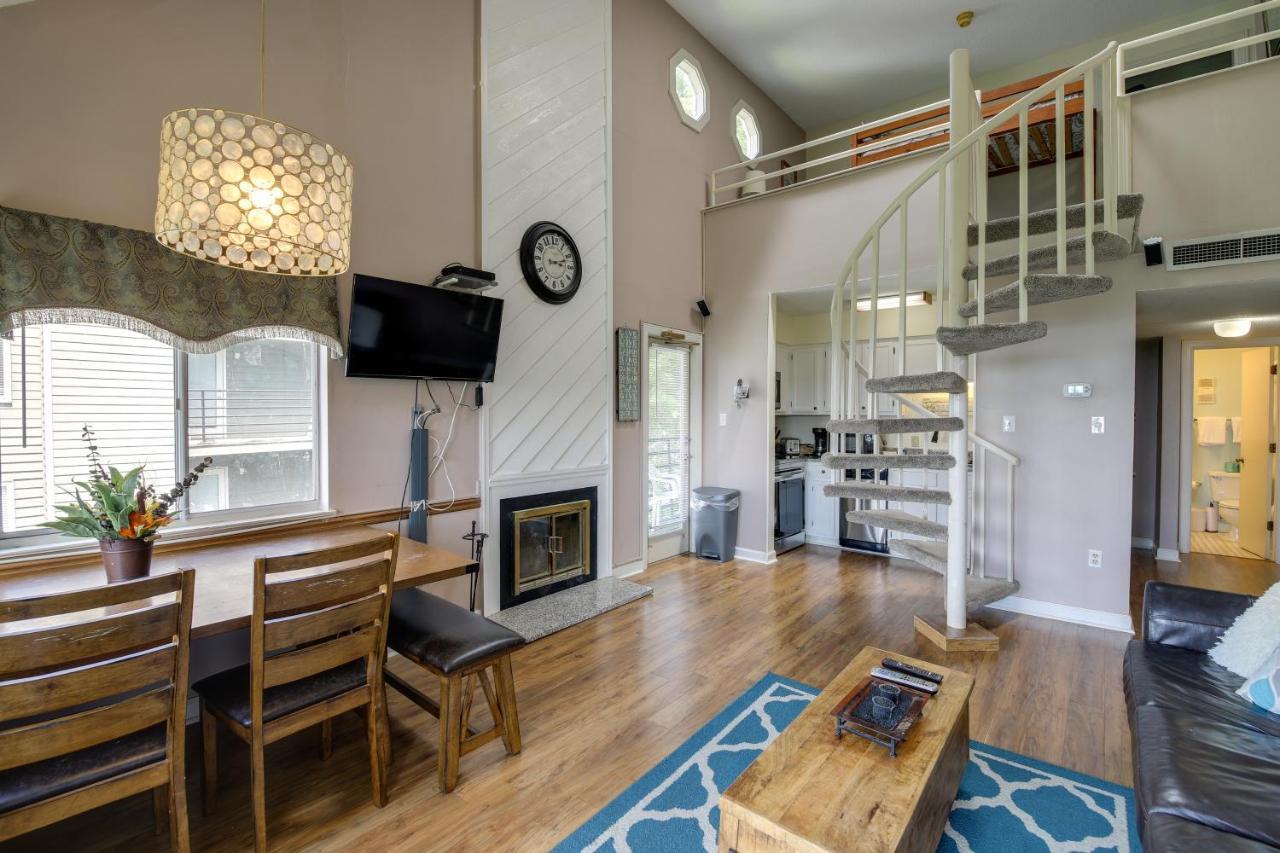 Mountaintop With Balcony And Views!