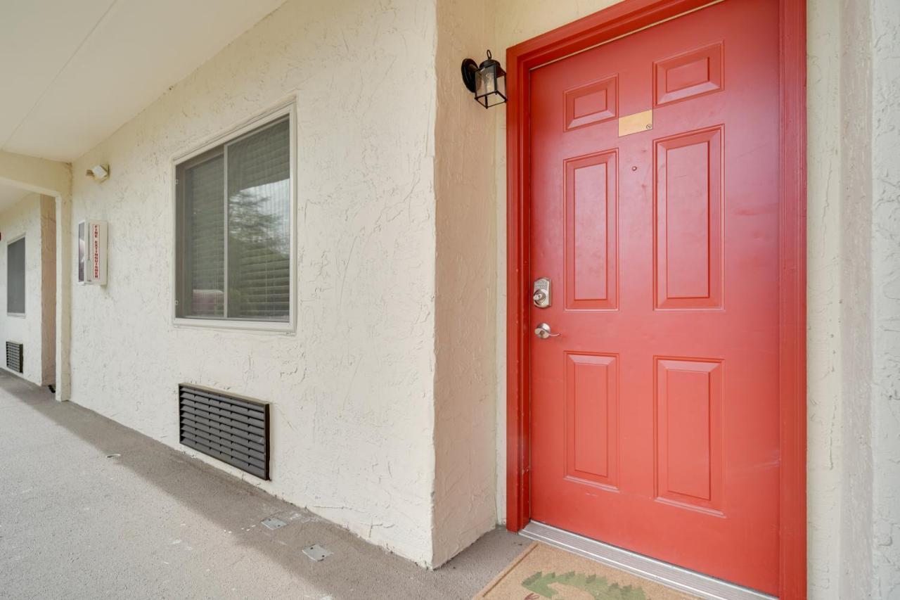 With Mountain Views And Pool Access Apartment *