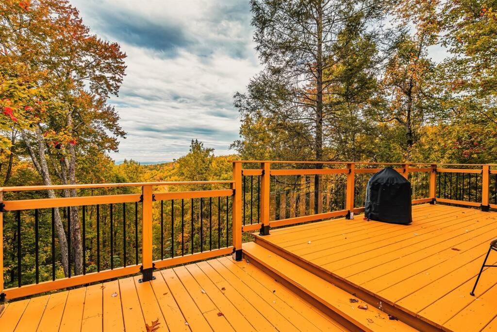 Secluded Mtn View New! 10 Mins To Or Park Holiday home Gatlinburg
