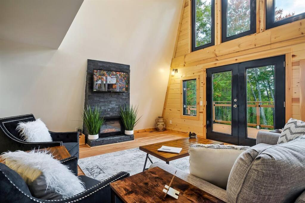 Secluded Mtn View New! 10 Mins To Or Park Holiday home *