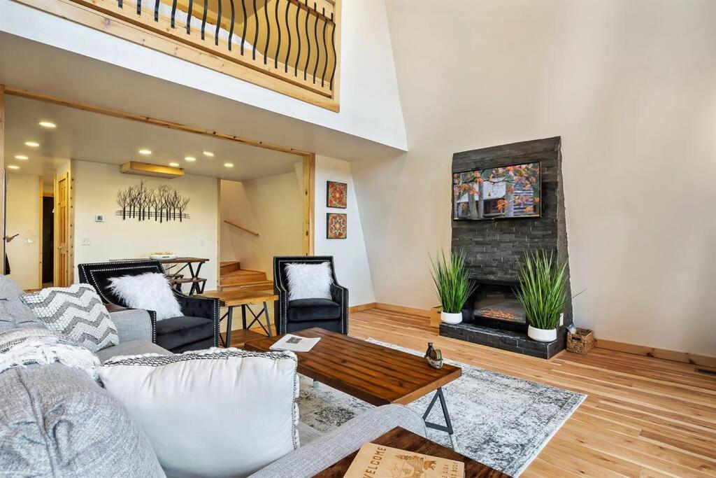 Secluded Mtn View New! 10 Mins To Or Park * Gatlinburg