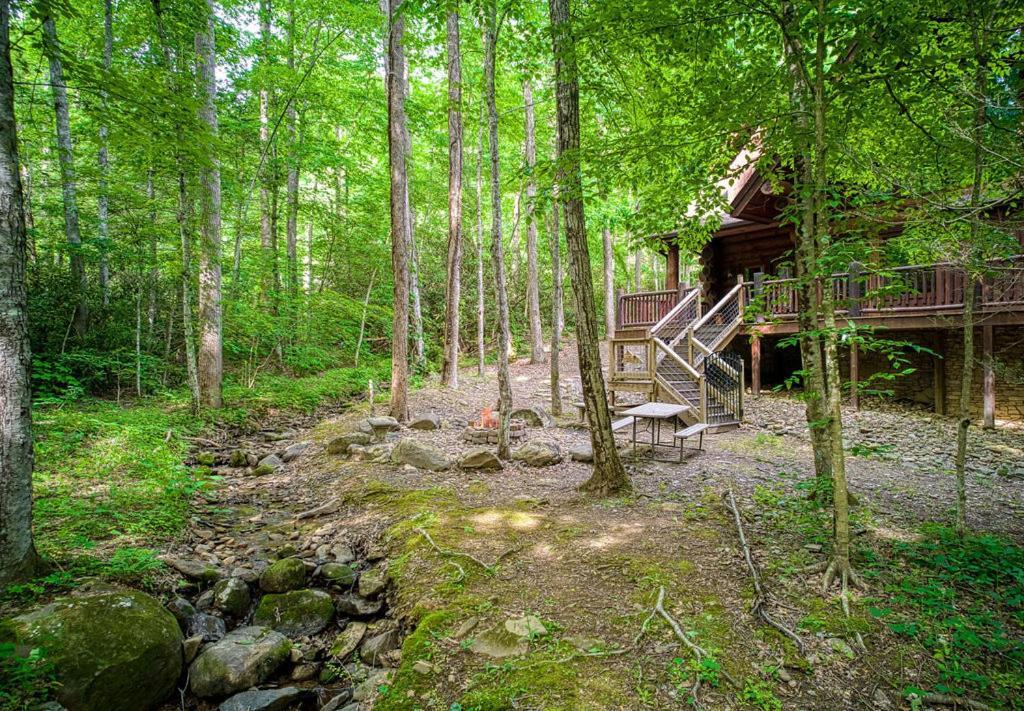 Rippling Stream, Hot Tub, Pool Table, Wifi, 1089 Free Tickets Each Paid Day, Dollywood And Holiday home Gatlinburg