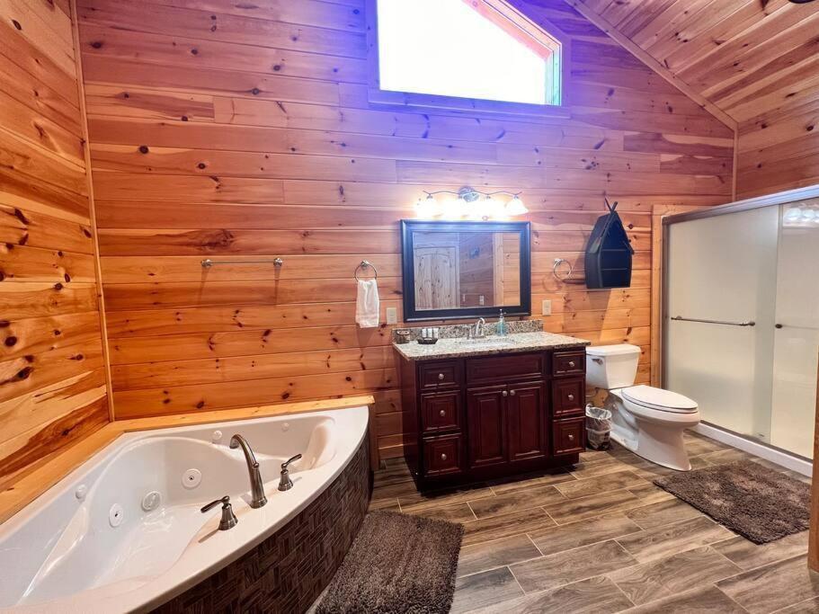 Holiday home * 3 Master Br, Views, Theater, Arcade, Pinball