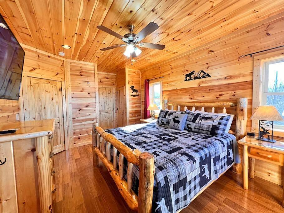 Holiday home * 3 Master Br, Views, Theater, Arcade, Pinball