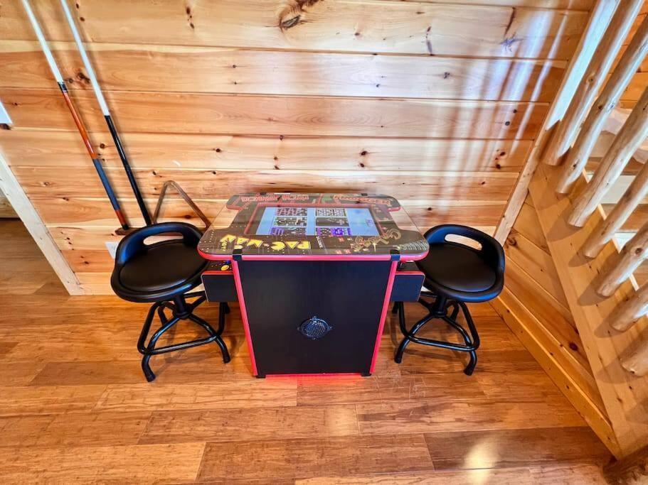 * 3 Master Br, Views, Theater, Arcade, Pinball Holiday home *