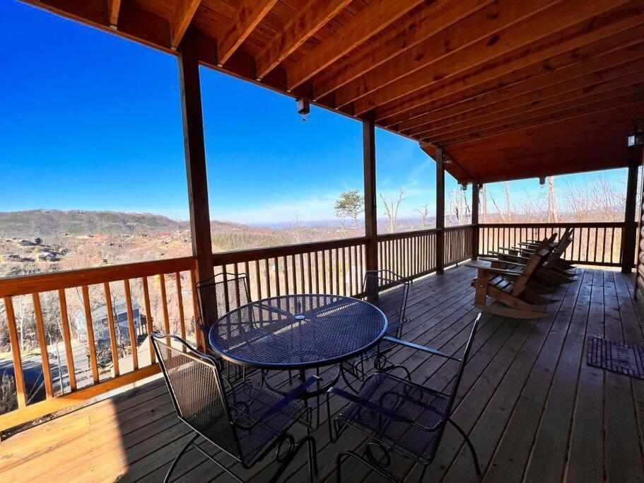 Holiday home * 3 Master Br, Views, Theater, Arcade, Pinball Gatlinburg