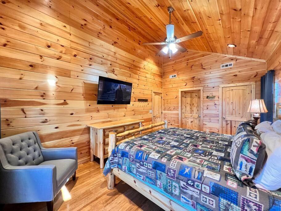Holiday home * 3 Master Br, Views, Theater, Arcade, Pinball *