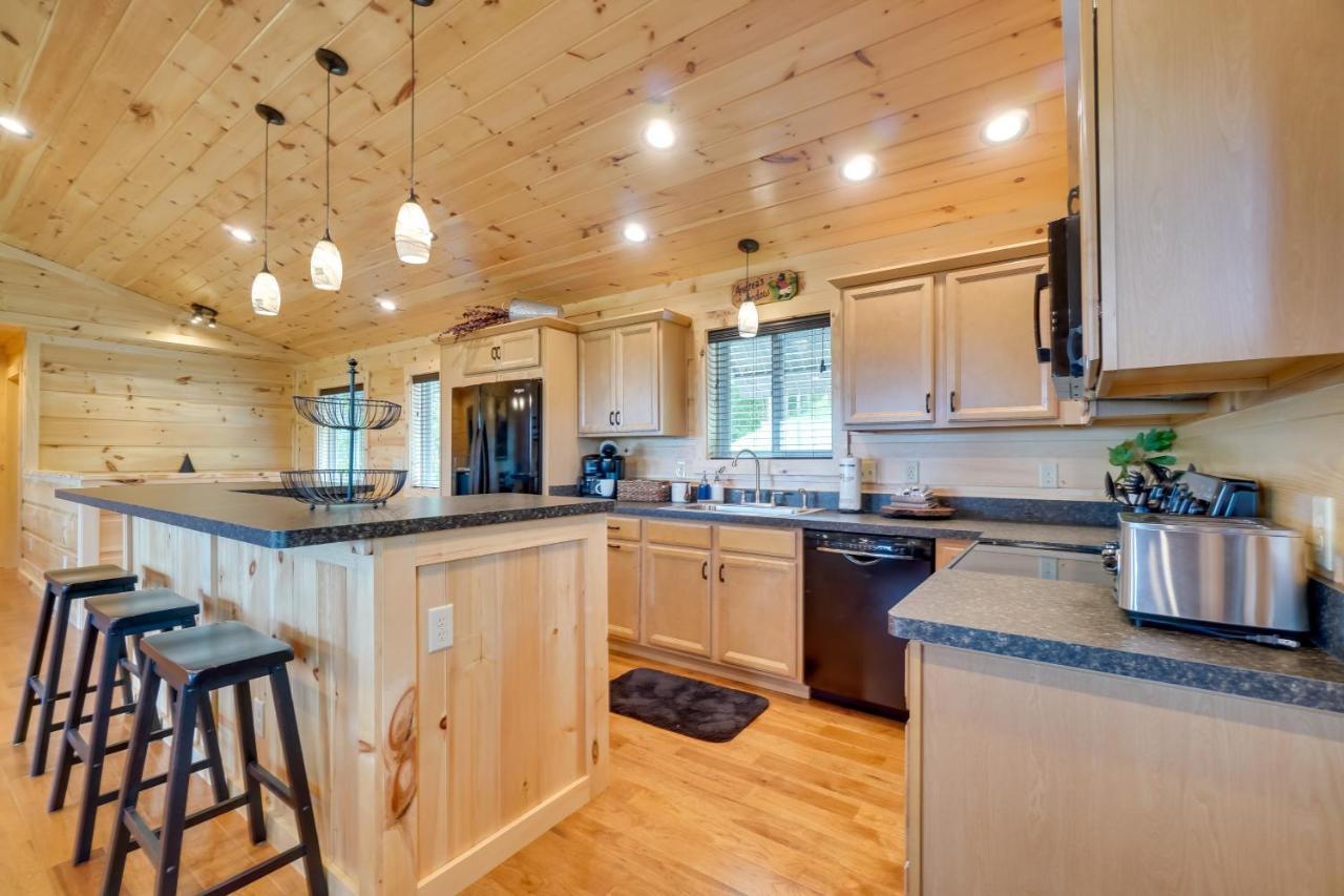 Gorgeous Large Deck And Hot Tub! * Gatlinburg