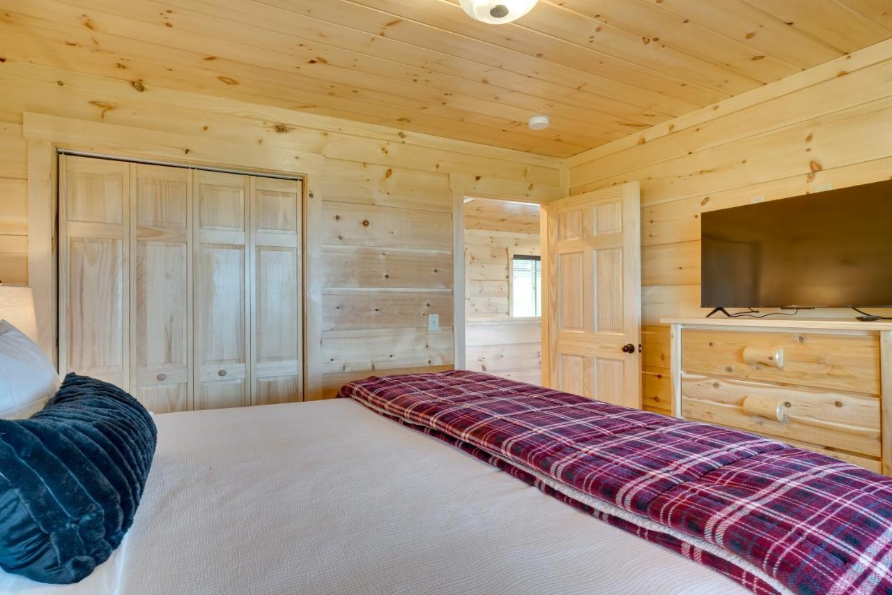 Holiday home Gorgeous Large Deck And Hot Tub! *