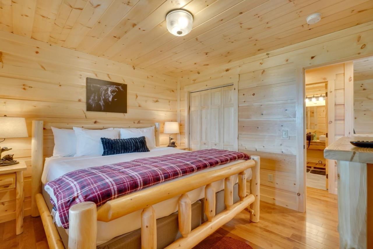 Gorgeous Large Deck And Hot Tub! Holiday home *