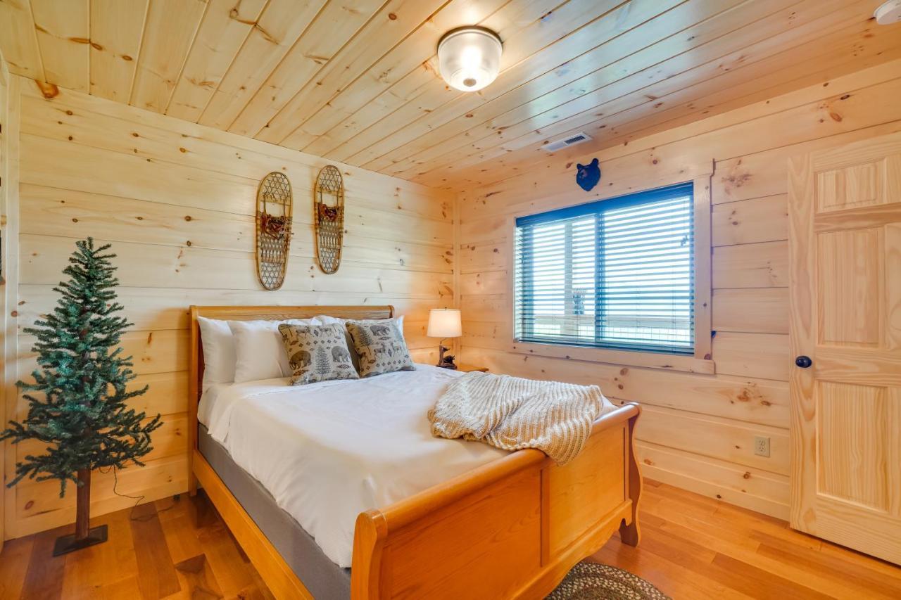 Holiday home Gorgeous Large Deck And Hot Tub! *