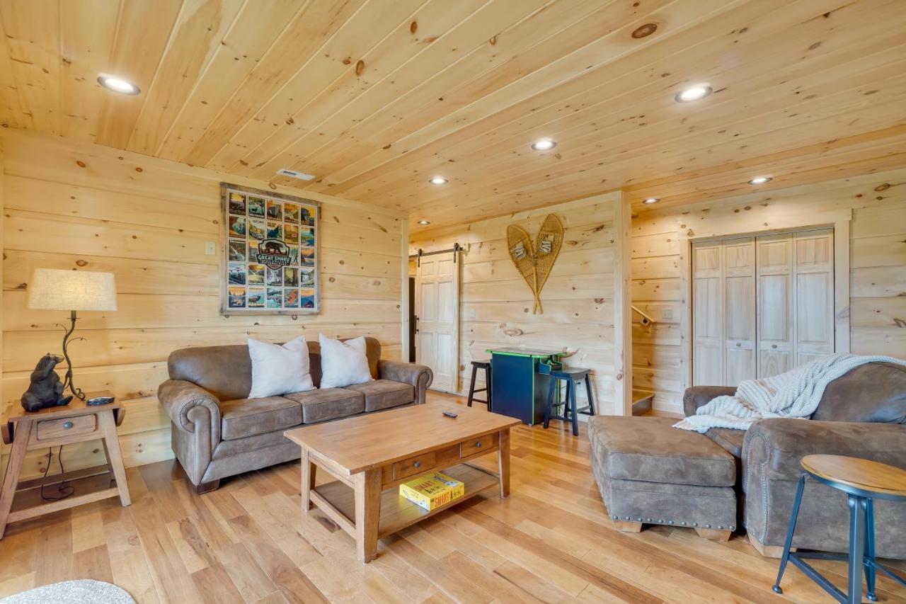 Gorgeous Large Deck And Hot Tub!