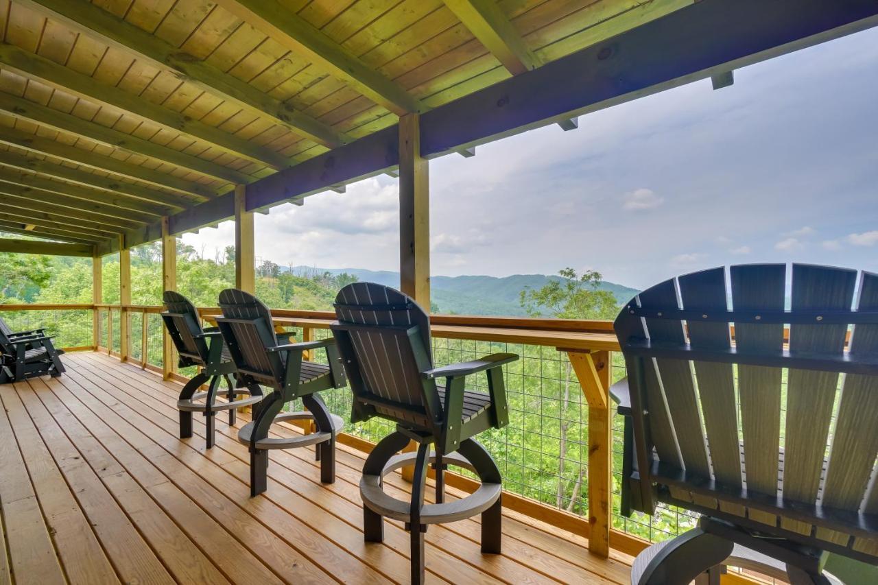 Gorgeous Large Deck And Hot Tub! Holiday home