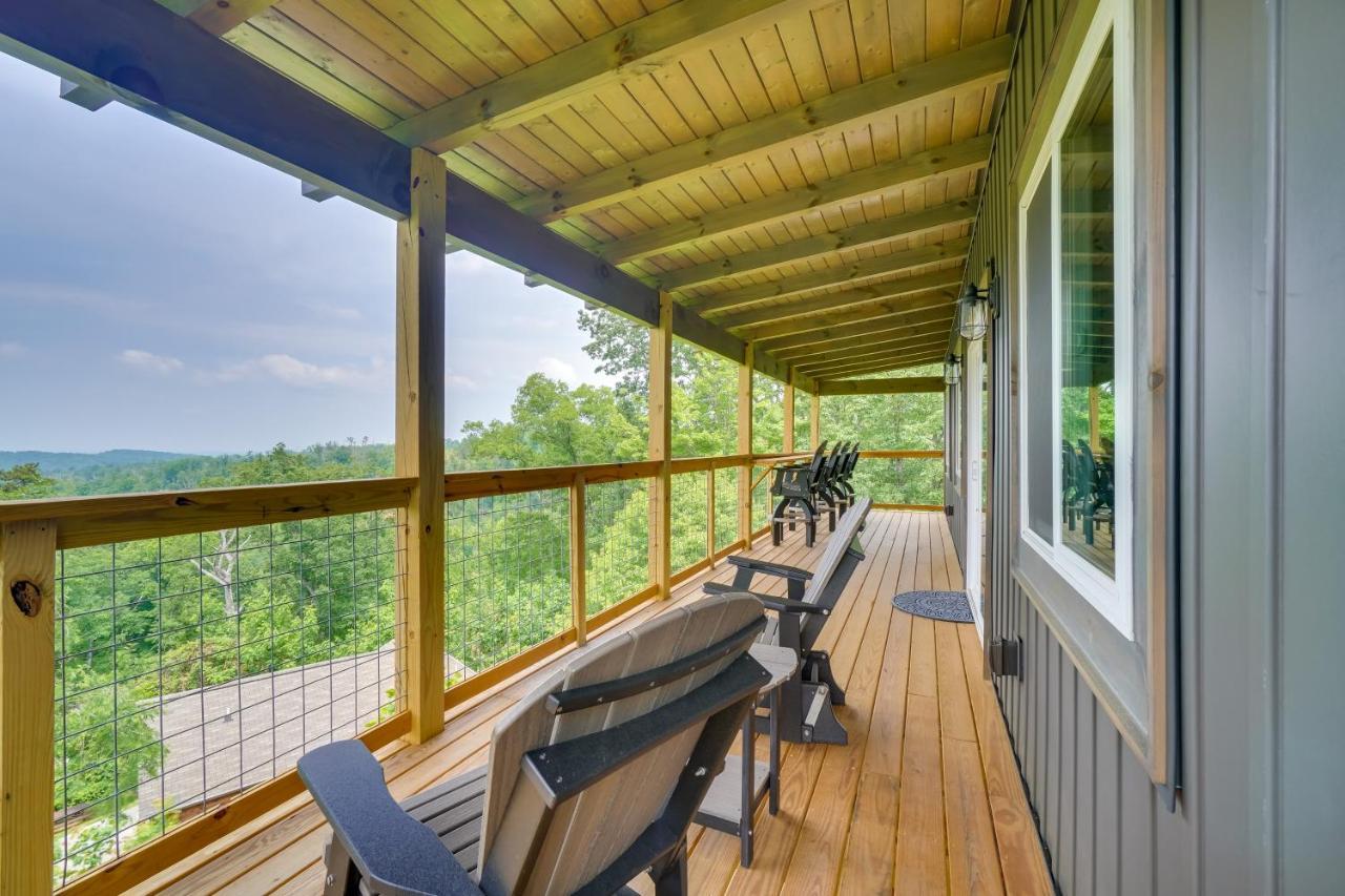Gorgeous Large Deck And Hot Tub! Holiday home