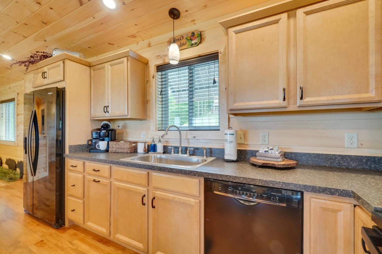 Gorgeous Large Deck And Hot Tub! *