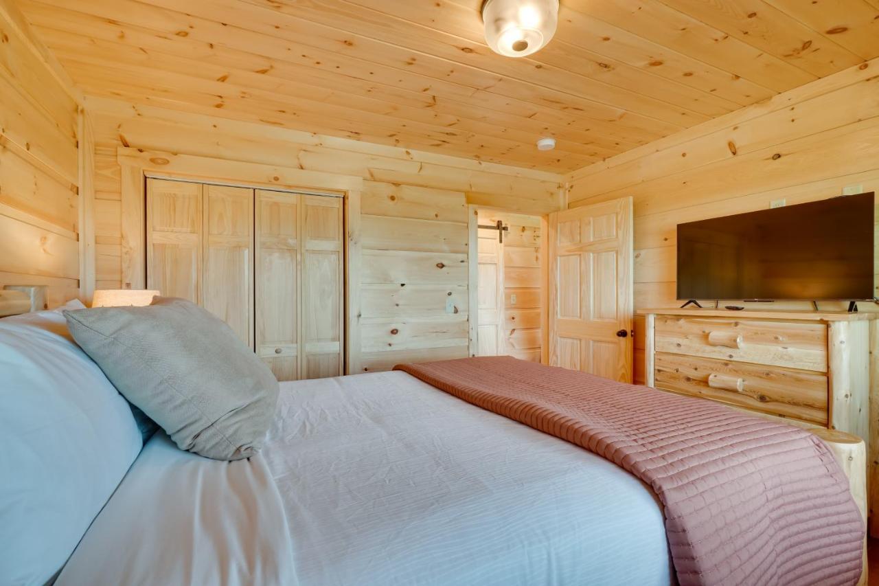 Gorgeous Large Deck And Hot Tub! Holiday home *