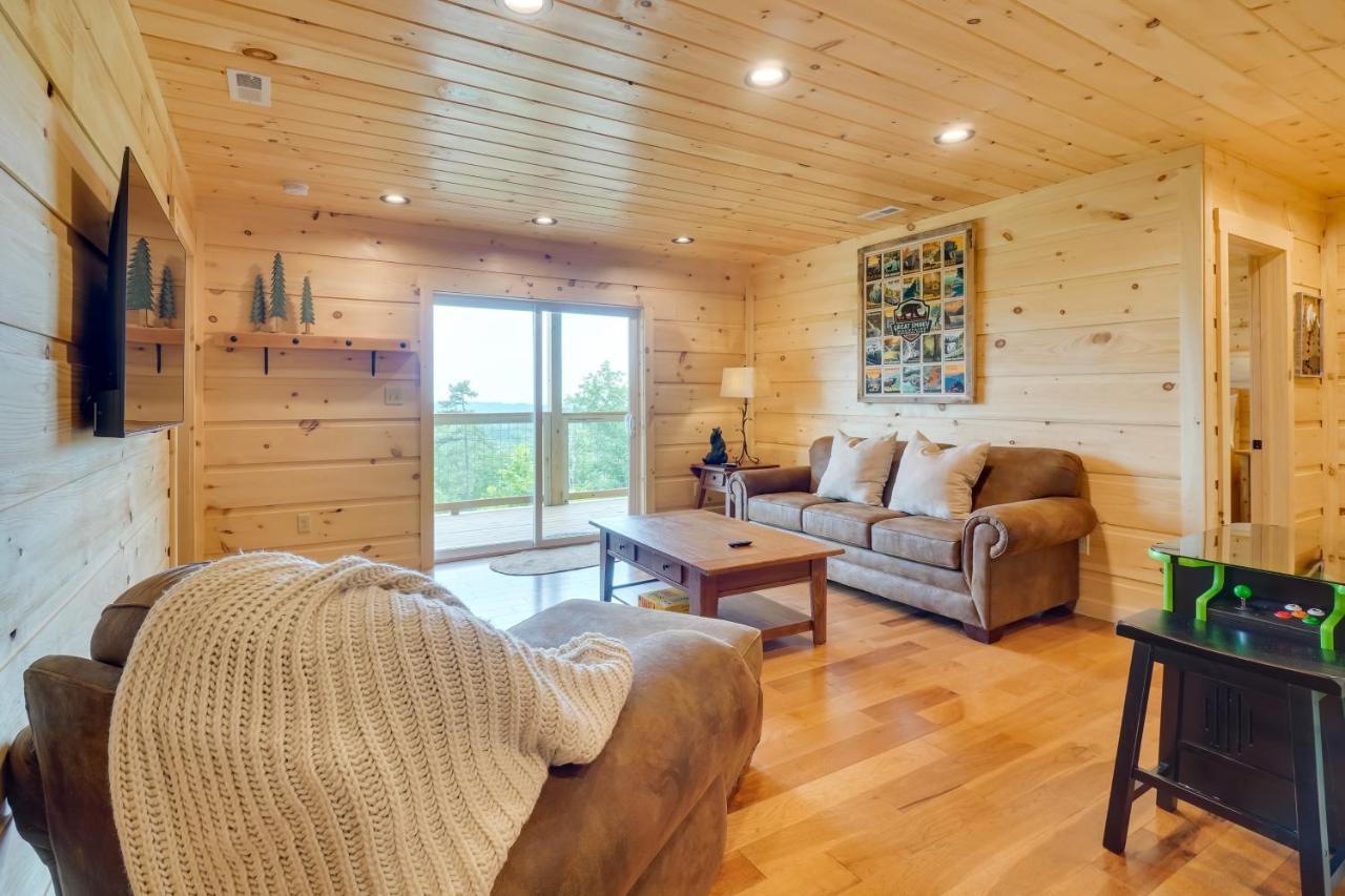 Holiday home Gorgeous Large Deck And Hot Tub!