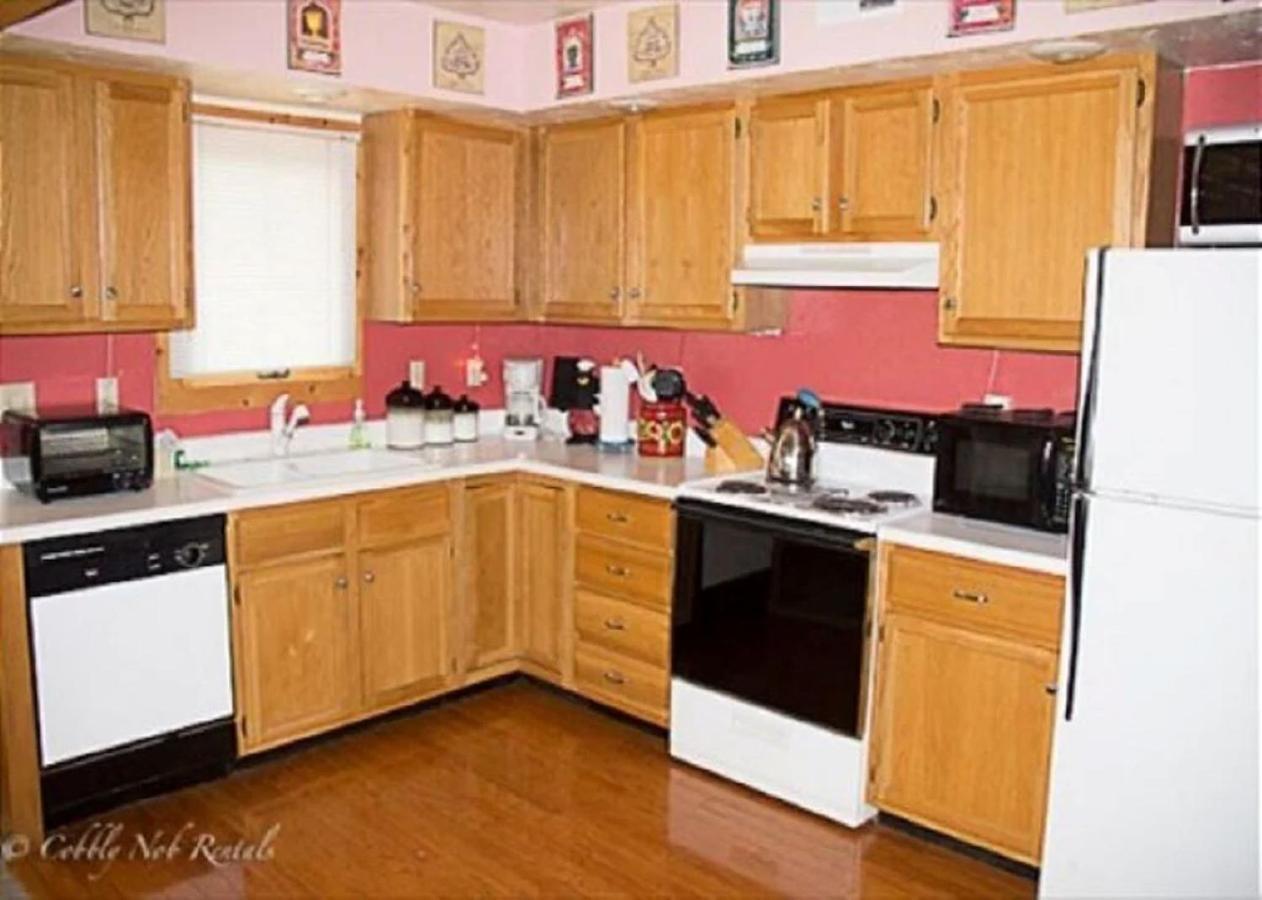 Chalet Want To Feel Like You're Up In The Trees!! What A Great View! Gatlinburg