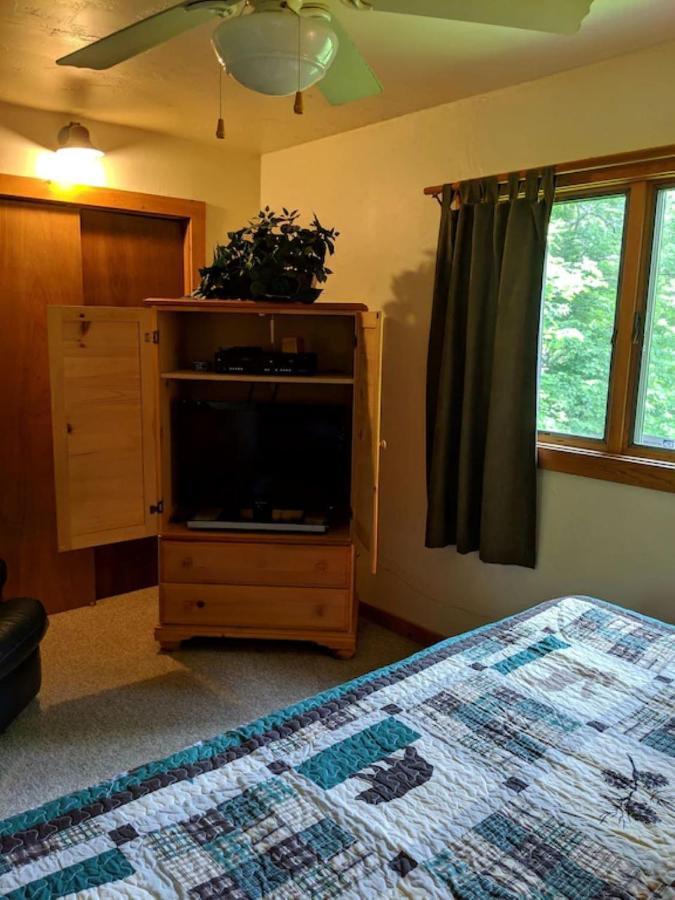 Chalet Want To Feel Like You're Up In The Trees!! What A Great View!