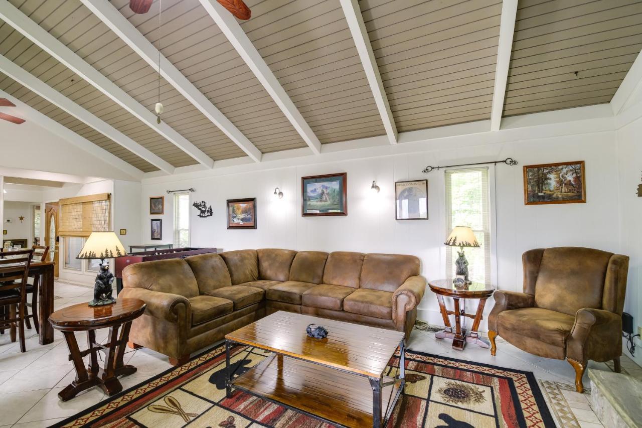 Mountain Views And Indoor Hot Tub! Holiday home *