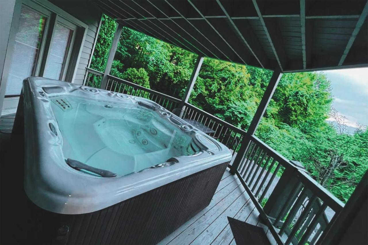 Tree Tops Retreat: Luxury Mountain With Hot Tub And Bear Sightings * Gatlinburg