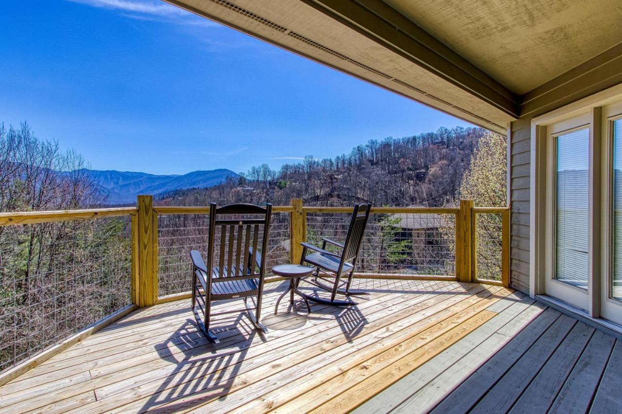 Holiday home Tree Tops Retreat: Luxury Mountain With Hot Tub And Bear Sightings Gatlinburg