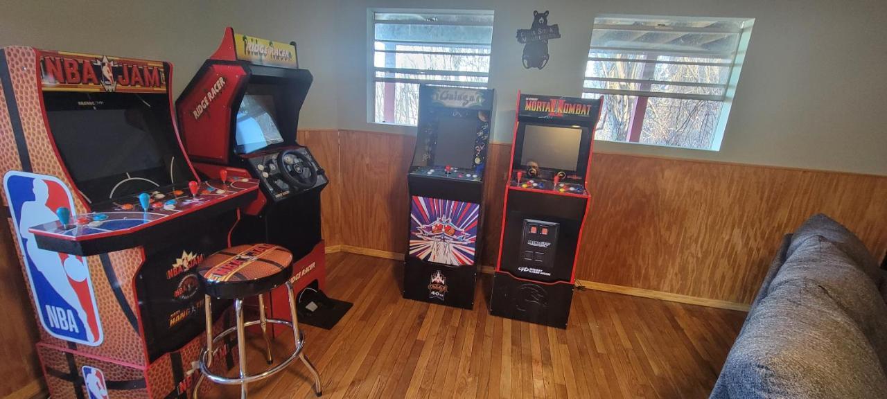 Holiday home **special Rate** Peaceful Cabin With Gameroom Near Downtown *